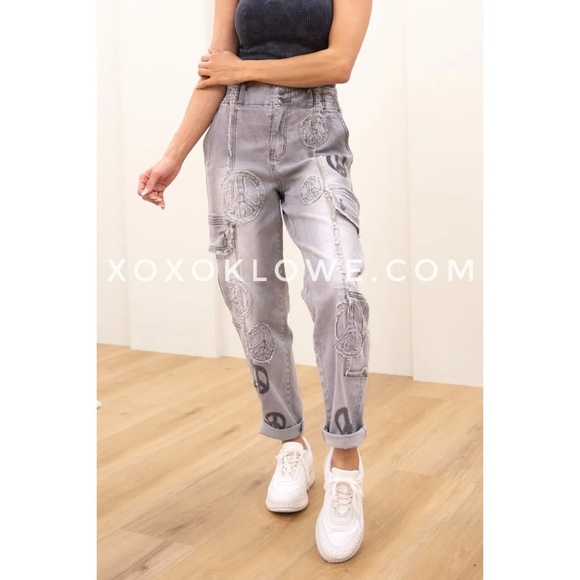 Oli & Hali Peace Sign Patch Frayed Edge Cargo Jeans Relaxed Fit - Picture 5 of 16